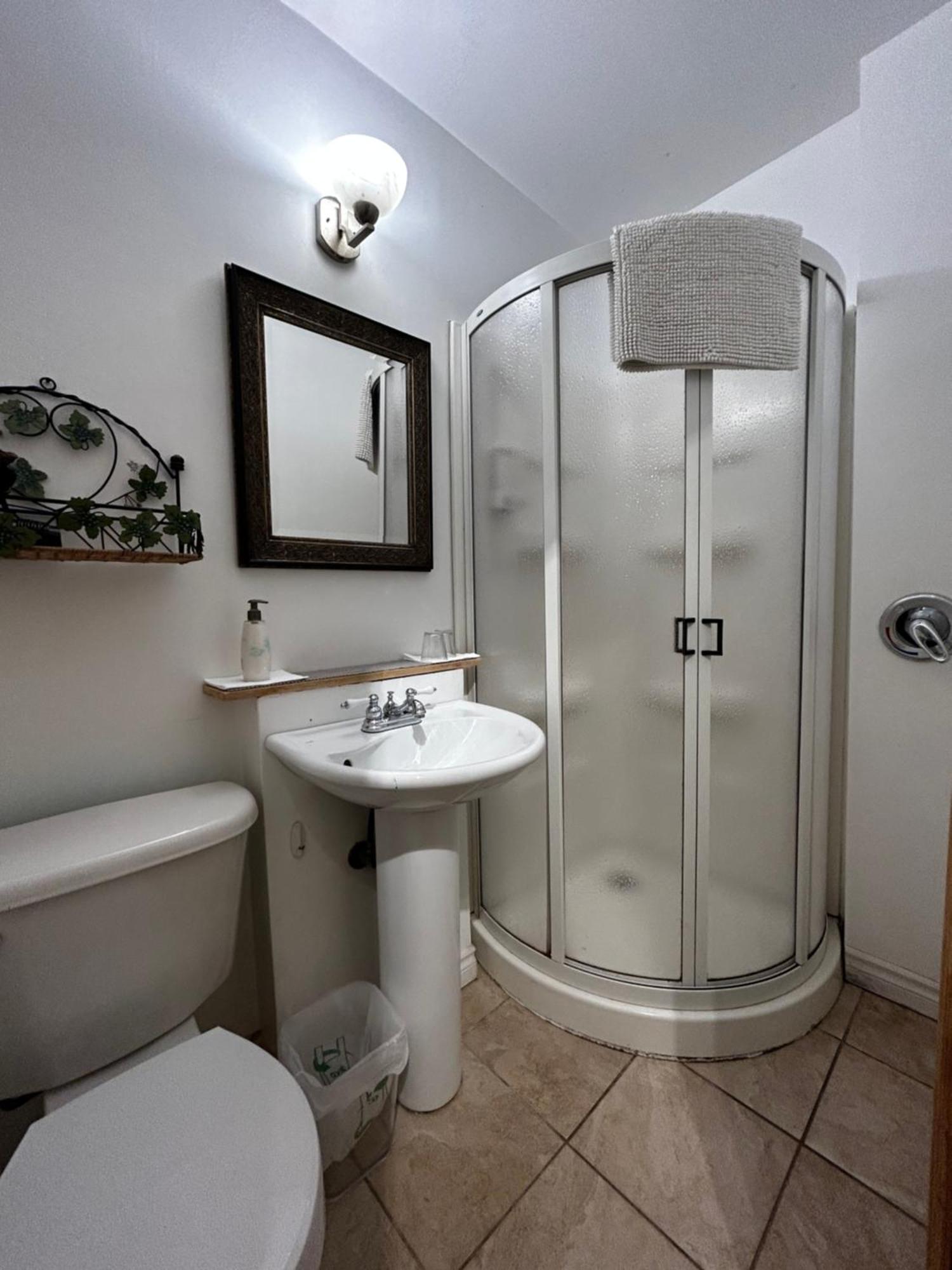 Le Sieur De Joliette Bed and breakfast Montreal