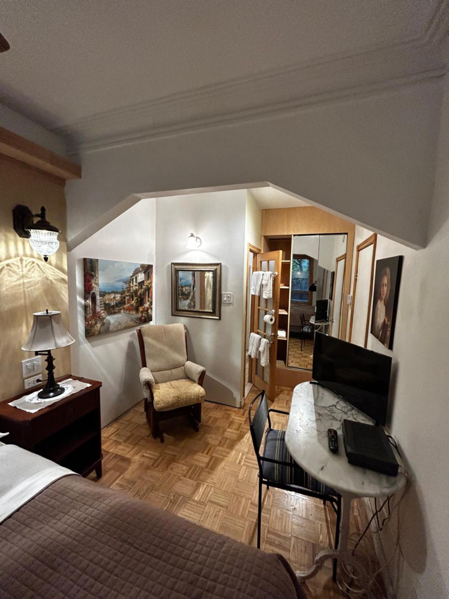 Le Sieur De Joliette Bed and breakfast 3*